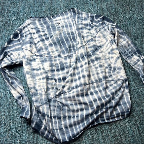 Lululemon Back in Action Long Sleeve Tie Dye Shirt in Shibori Square Ocean Air - Picture 2 of 5
